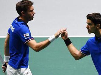 France survive scare to beat Japan in Davis Cup