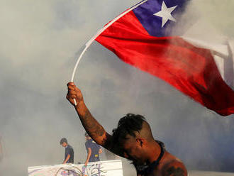 Čilská vláda prepracuje ústavu a vyhovie tak požiadavkám demonštrantov