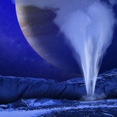 Astronomové potvrdili, že z podzemí Europy tryská voda
