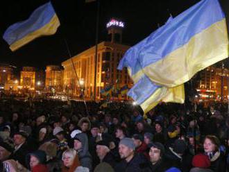 Video: Tisíce Ukrajincov si pripomenuli výročie masových protestov, viedli k úteku Janukovyča