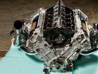 K mání je motor z neporazitelné Formule 1 Michaela Schumachera, je to umělecké dílo
