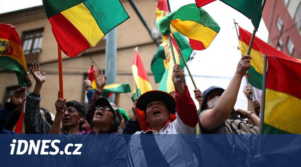 Místopředsedkyně senátu Áňezová se prohlásila za prezidentku Bolívie