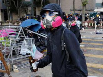 Zákaz nosenia masiek počas demonštrácií v Hongkongu je podľa súdu 