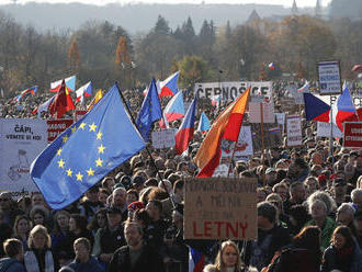 Na proteste proti premiérovi Babišovi v Prahe sa zišlo 200 000 ľudí