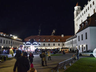 Na Bratislavskom hrade sa začali štvrtým rokom vianočné trhy