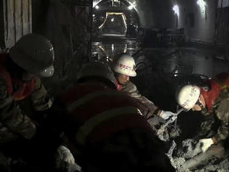 V zrútenom tuneli v Číne zomreli štyria ľudia, osem je nezvestných
