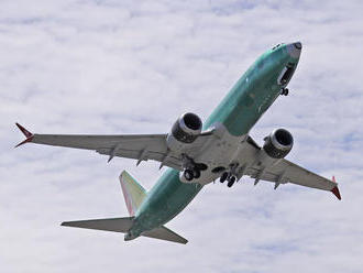Trup nového lietadla firmy Boeing sa podľa tlače pri teste roztrhol