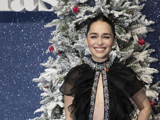 Kylie verzus Emilia, blond a bruneta na vianočnej premiére: Ktorá bodovala?