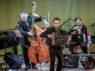 Akordeonista Michal Červienka plánuje koncertné prekvapenie.