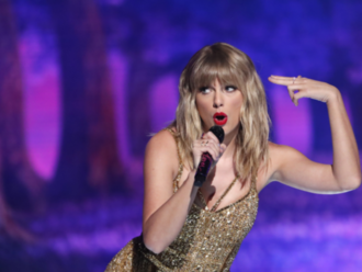 Ceny American Music Awards ovládla Taylor Swift, bodovala aj Billie Eilish
