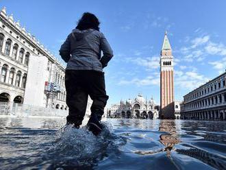 Talianska vláda vyhlásila v Benátkach stav núdze