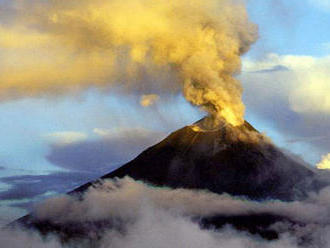 Erupcia sopky na Kamčatke vyvrhla mrak popola do výšky 10 kilometrov