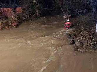 Rozvodnená rieka v Revúcej so sebou strhla tri ženy
