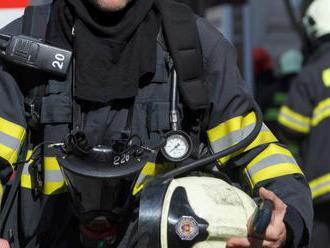 V Čiernej nad Tisou zabíjal požiar, bytovku museli evakuovať