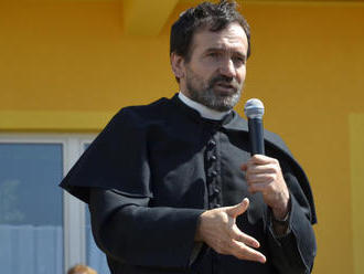 Kňaz by sa nemal angažovať v politických stranách: Konferencia biskupov kritizuje Kuffu