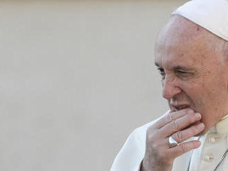 Pápež bráni gejov, ich diskrimináciu prirovnal k nacizmu