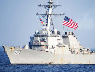 Čína vyzýva USA, aby prestali provokovať a napínať svaly v Juhočínskom mori