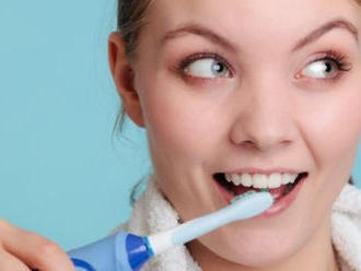 Doktori dôrazne varujú ženy: Nikdy nepoužívajte zubnú kefku na masturbáciu!