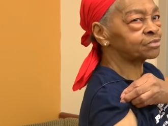 VIDEO Dôchodkyňu   pred spaním prekvapil vlamač: Vybral si nesprávny dom, skončil v nemocnici