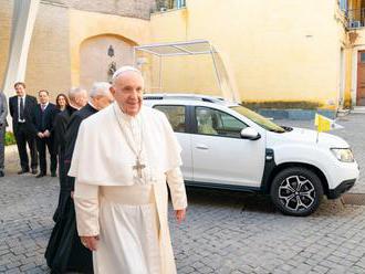 Pápež František má nový papamobil. Je ním Dacia Duster 4x4