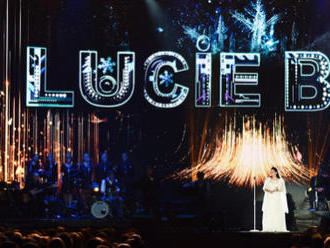 FOTOGALERIE: Vánoční galakoncert Lucie Bílé v O2 areně naladil na blížící se svátky