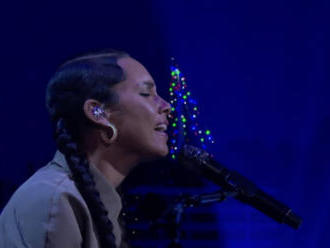 VIDEO: Alicia Keys a Billie Eilish společně zazpívaly 