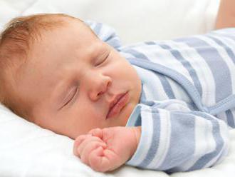 Ako spoznať, kedy dať bábätko spať