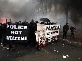 Francii zasáhla stávka, vláda napočítala 800.000 demonstrantů