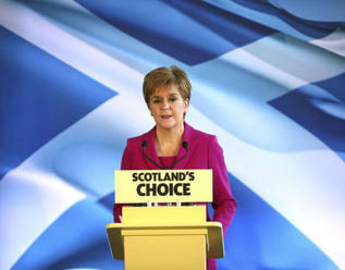 Sturgeonová chce referendum o skotské nezávislosti, Johnson ne
