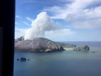 Počet obětí erupce novozélandské sopky se zvýšil na 16