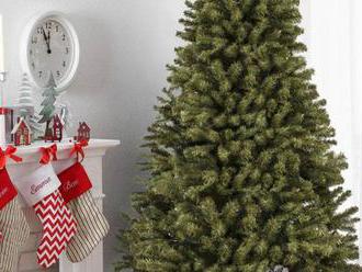 Vianočný umelý stromček s kovovým stojanom - výška 210 cm.