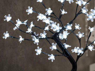 Romantický dekoračný Sakura strom 48 LED s príjemným bielym svetlom.