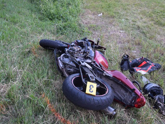Nehoda dvoch motorkárov. Ťažko sa zranila aj 29-ročná spolujazdkyňa