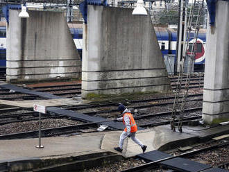 Francúzski železničiari pokračujú v štrajkoch aj cez Vianoce