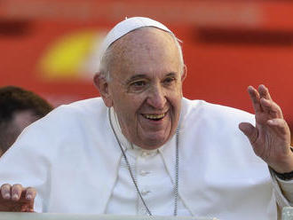 Pápež František odslúžil polnočnú omšu pre miliardu katolíkov