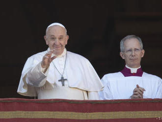 Pápež vo vianočnom posolstve vyzval na mier aj ochranu migrantov