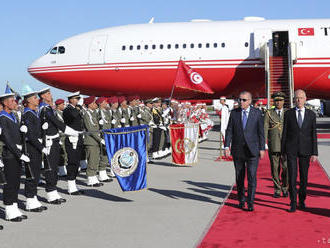 Erdogan viedol na prekvapivej návšteve Tuniska rozhovory o Líbyi