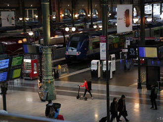 Francúzski železničiari pokračujú v štrajku aj cez Vianoce