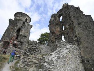 Obnova hradu Slanec pokračuje