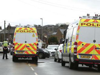 Polícia zatkla pri raziách v Anglicku päť ľudí podozrivých z terorizmu