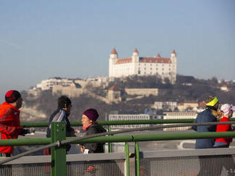 VIDEO: Silvestrovský beh cez bratislavské mosty dokončilo 1107 bežcov