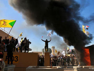 Iracký premiér vyzval protestujúcich na odchod z veľvyslanectva USA