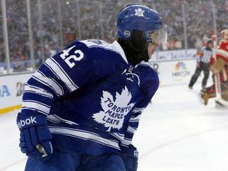 NHL: Obranca Holl predĺžil kontrakt s Maple Leafs do roku 2023