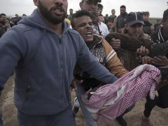 Pri protestoch v pásme Gazy utrpelo zranenia 14 Palestínčanov