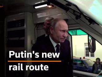 Putin inauguroval železniční provoz po novém mostě na ukradený Krym