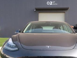 Tesla dodala zákazníkům první auta Made in China, stihla to v rekordním čase od zahájení stavby