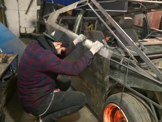 Rusové si v garáži postavili pick–up Tesly o několik let dříve než samotná Tesla