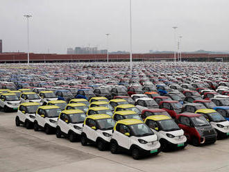Světové prodeje aut zastavují propad. Čínský trh zůstane v útlumu, Volkswagen na něm přesto proinves