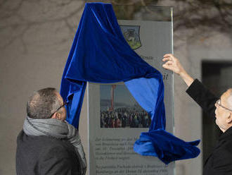 Rakúsky prezident odhalil v Hainburgu pamätnú tabuľu Pochodu slobody