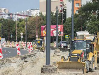 Rekonštrukciu električkovej trate brzdí spor o pozemok, hovorí bratislavský primátor